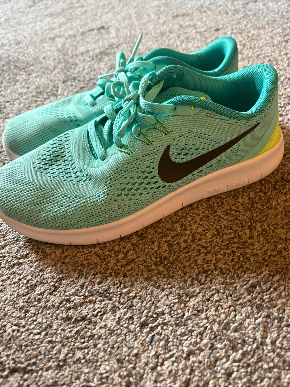 Nike Youth Teal Athletic Running Shoes with Black Swoosh, Size 7